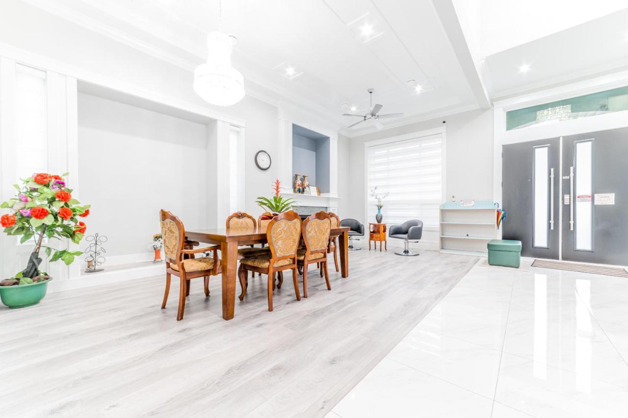 Aaron'S Sweet Home Surrey Ngoại thất bức ảnh
