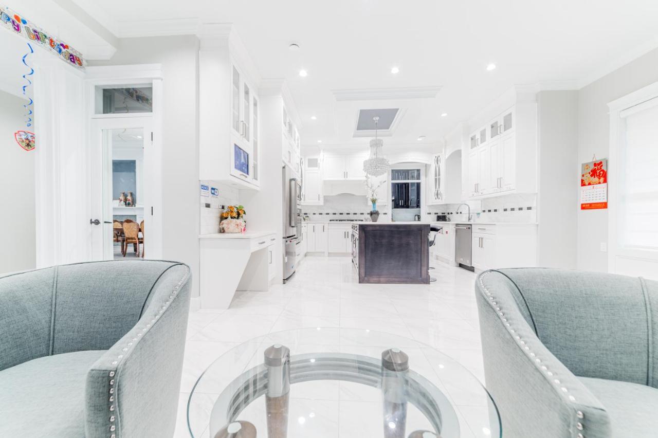 Aaron'S Sweet Home Surrey Ngoại thất bức ảnh