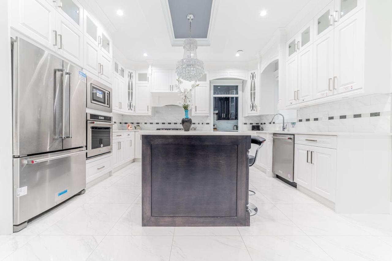 Aaron'S Sweet Home Surrey Ngoại thất bức ảnh