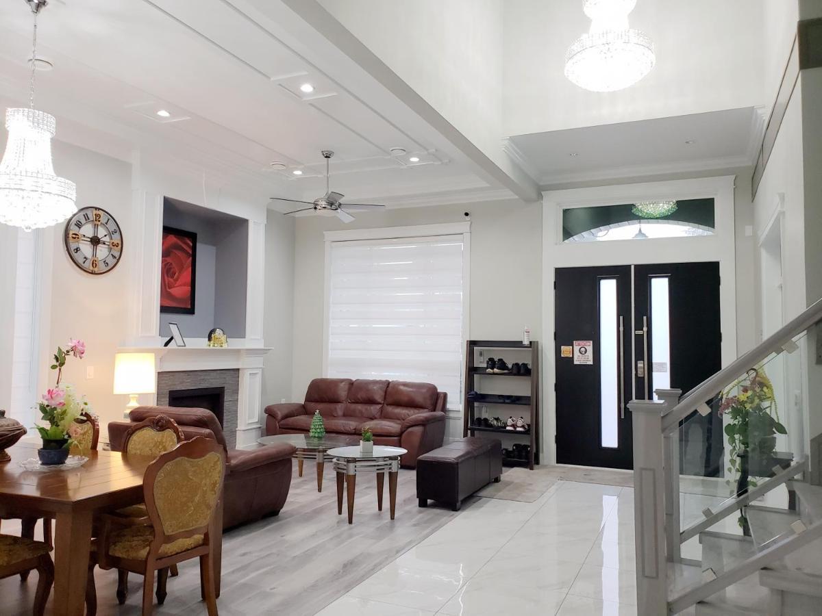 Aaron'S Sweet Home Surrey Ngoại thất bức ảnh