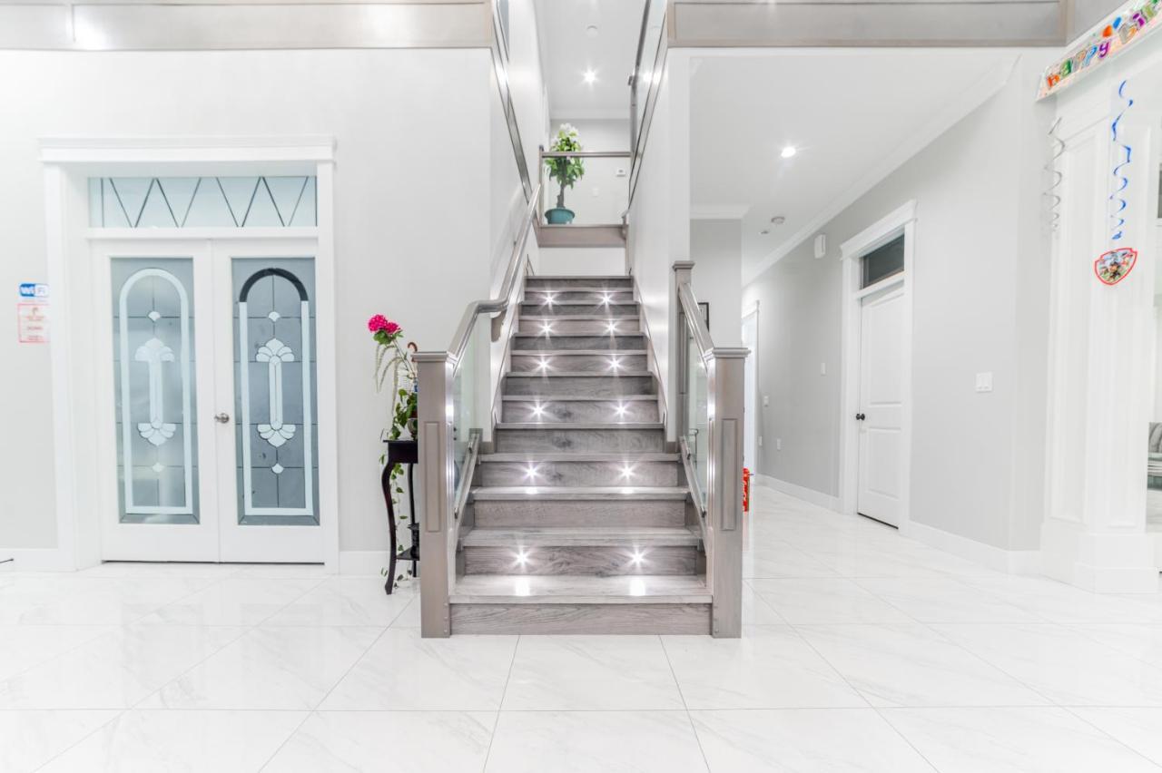Aaron'S Sweet Home Surrey Ngoại thất bức ảnh
