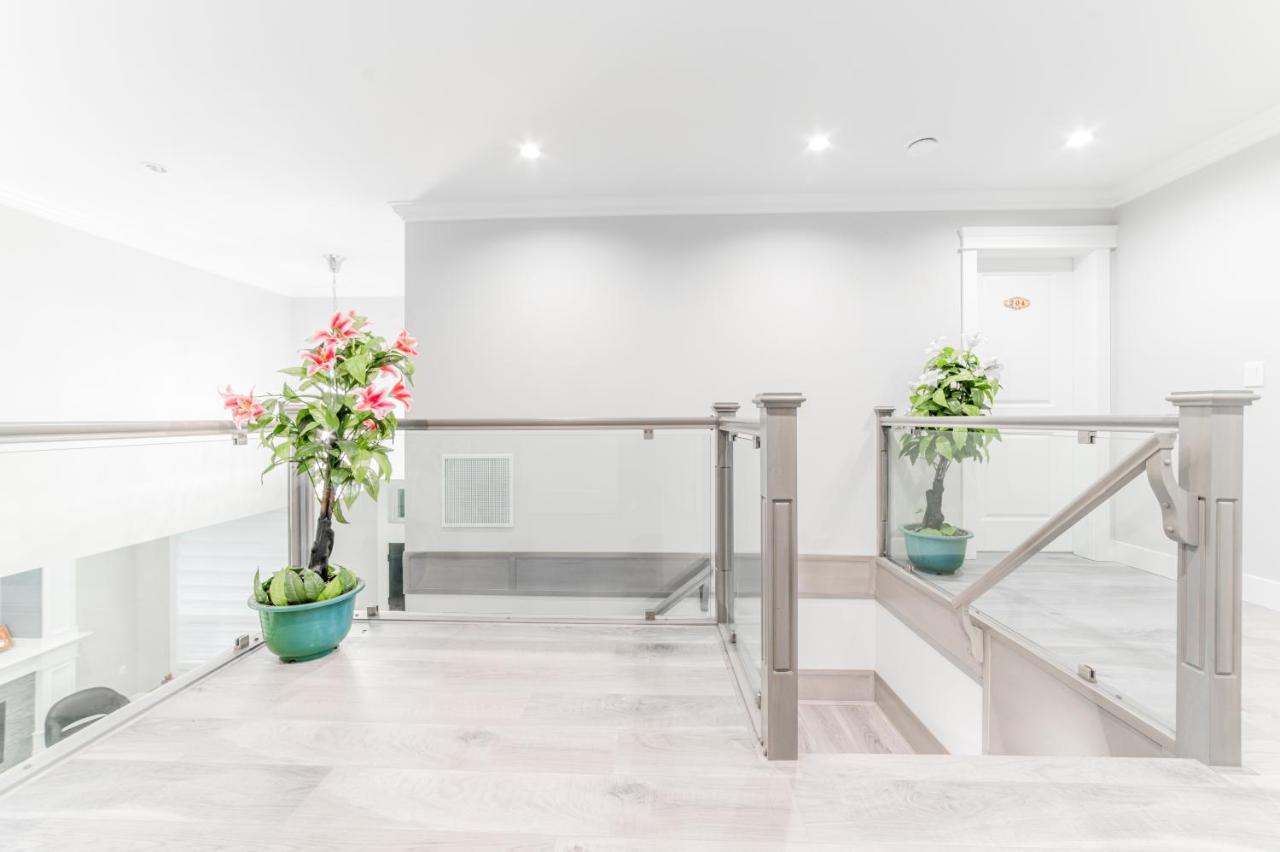 Aaron'S Sweet Home Surrey Ngoại thất bức ảnh