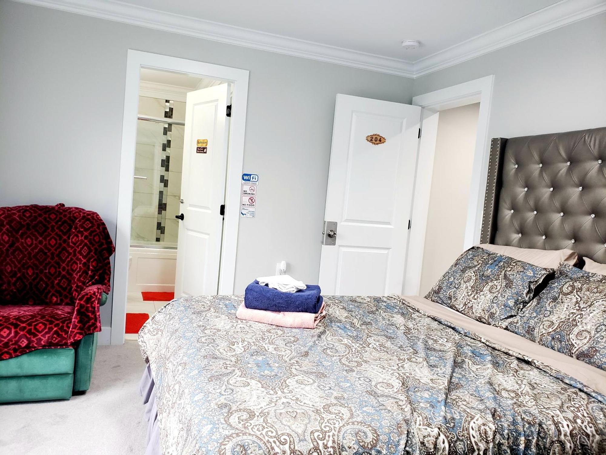 Aaron'S Sweet Home Surrey Phòng bức ảnh