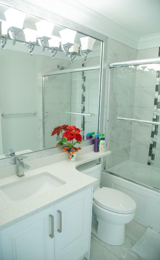 Aaron'S Sweet Home Surrey Ngoại thất bức ảnh